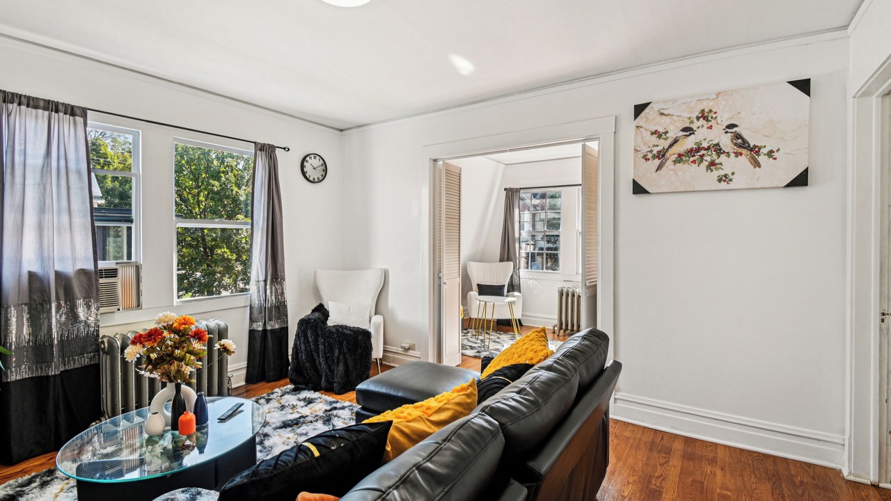 Photo of Livingroom in Evanston