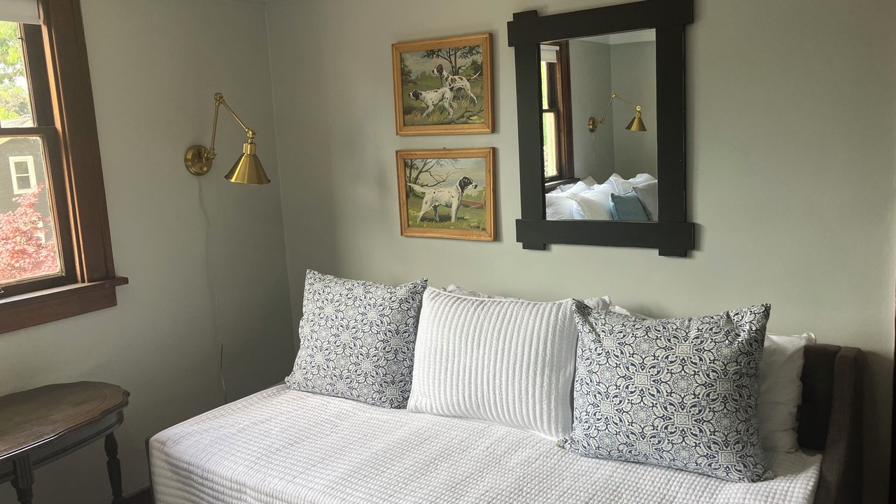 Photo of Bedroom in Holland Historic District