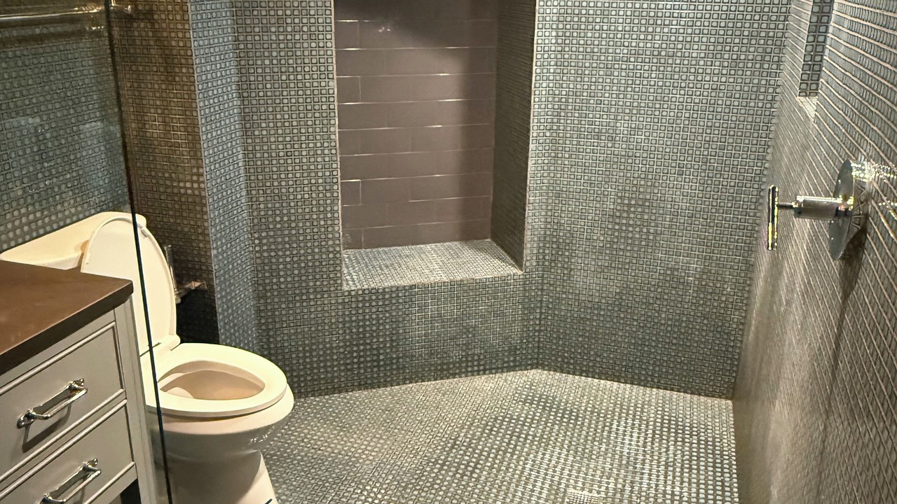 Photo of Bathroom in Lakeview