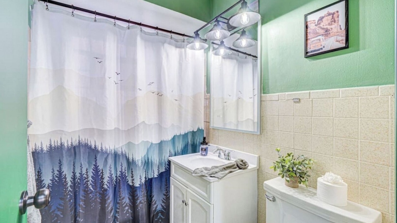 Photo of Bathroom in Elmwood Park