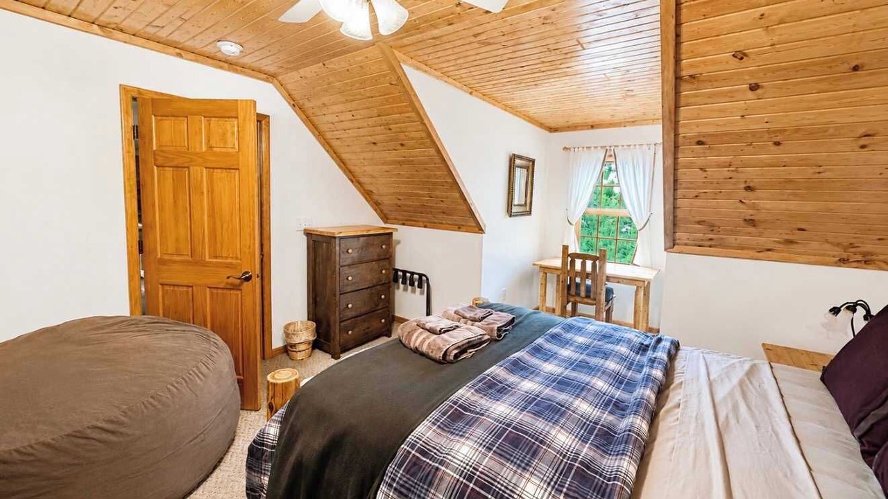Photo of Bedroom in Three Lakes