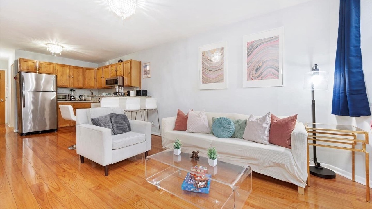 Photo of Livingroom in Lakeview