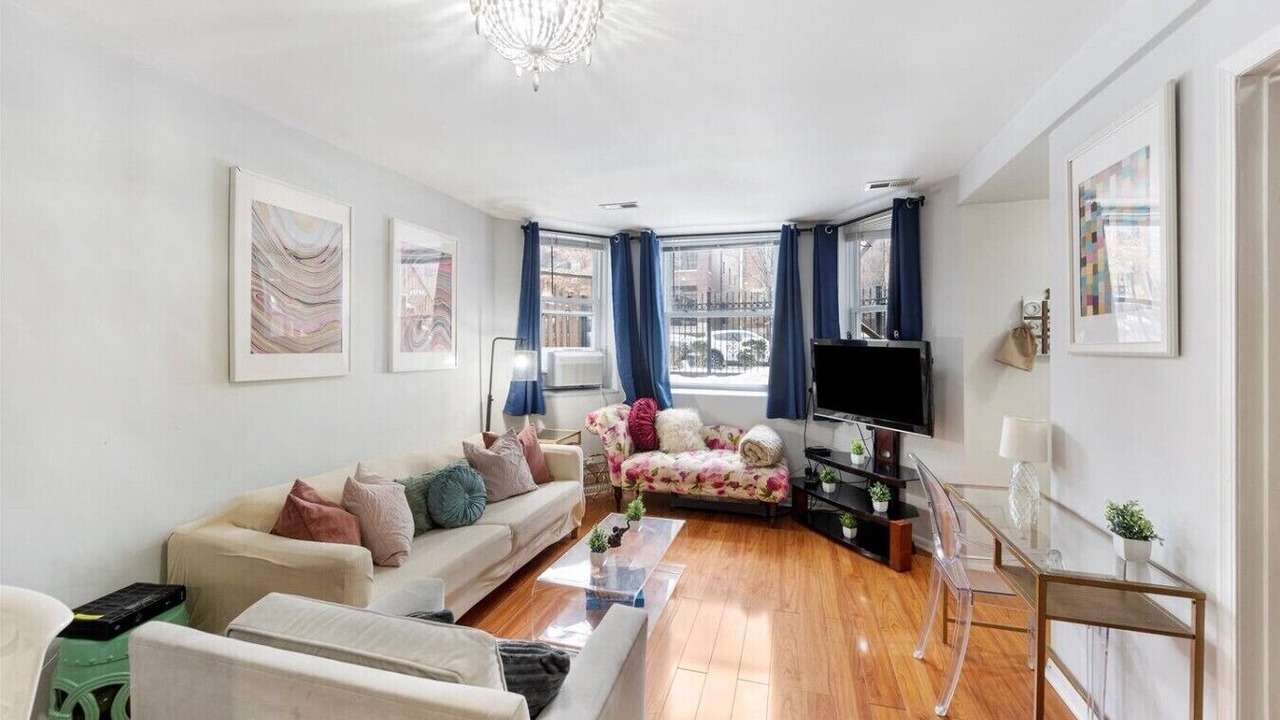 Photo of Livingroom in Lakeview