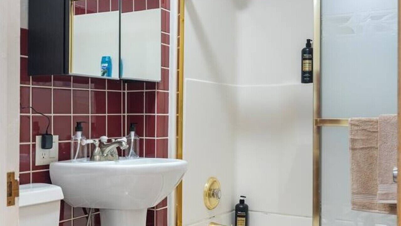 Photo of Bathroom in Lakeview