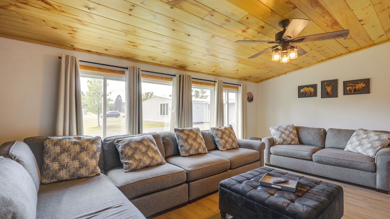 Photo of Livingroom in White Pine