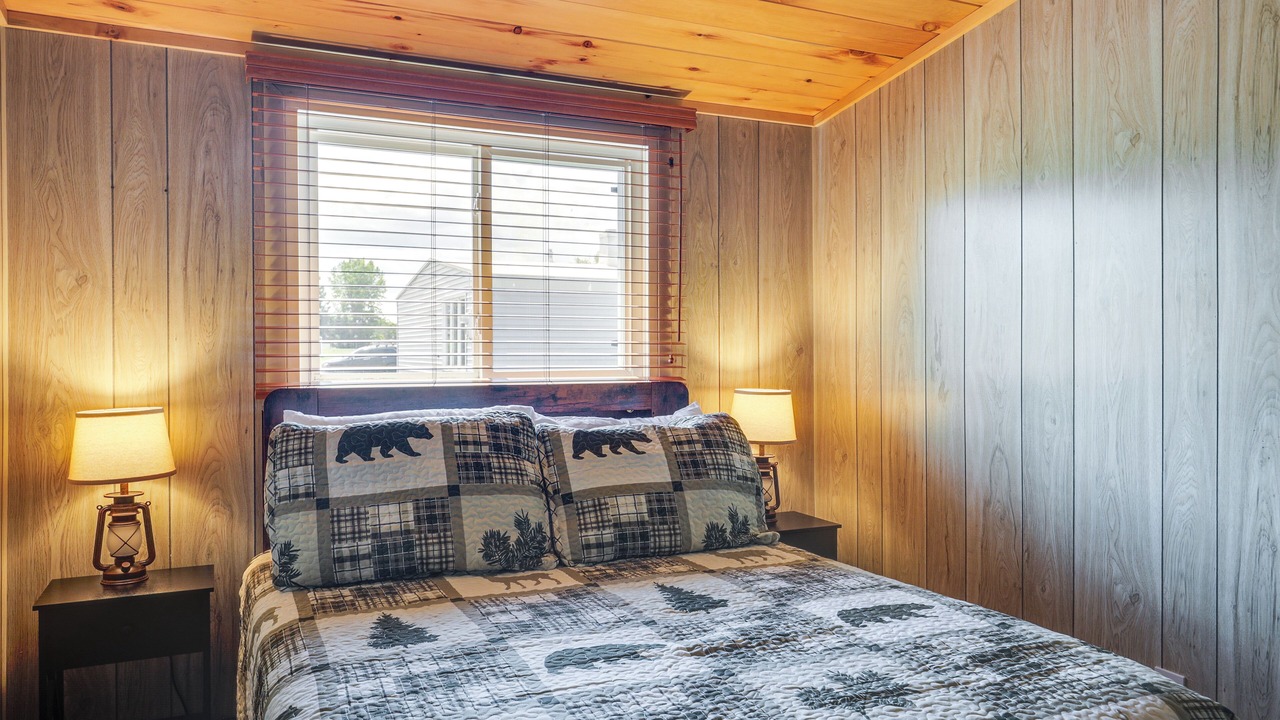 Photo of Bedroom in White Pine