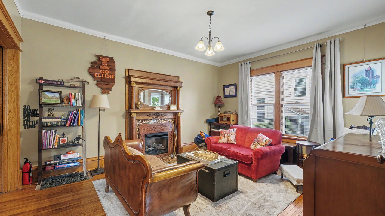 Photo of Livingroom in Champaign