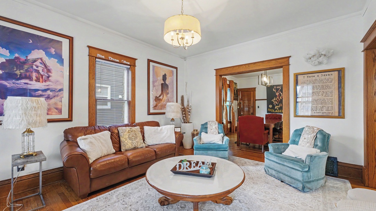 Photo of Livingroom in Champaign