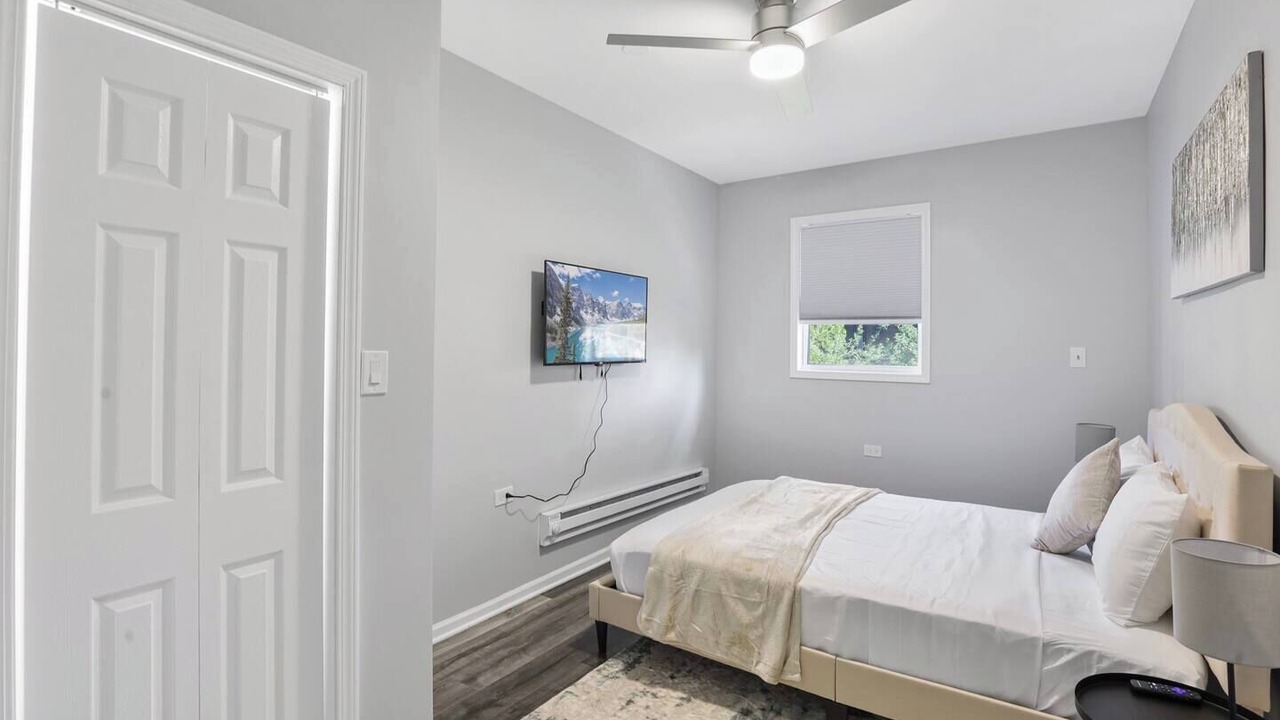 Photo of Bedroom in Clarendon Hills