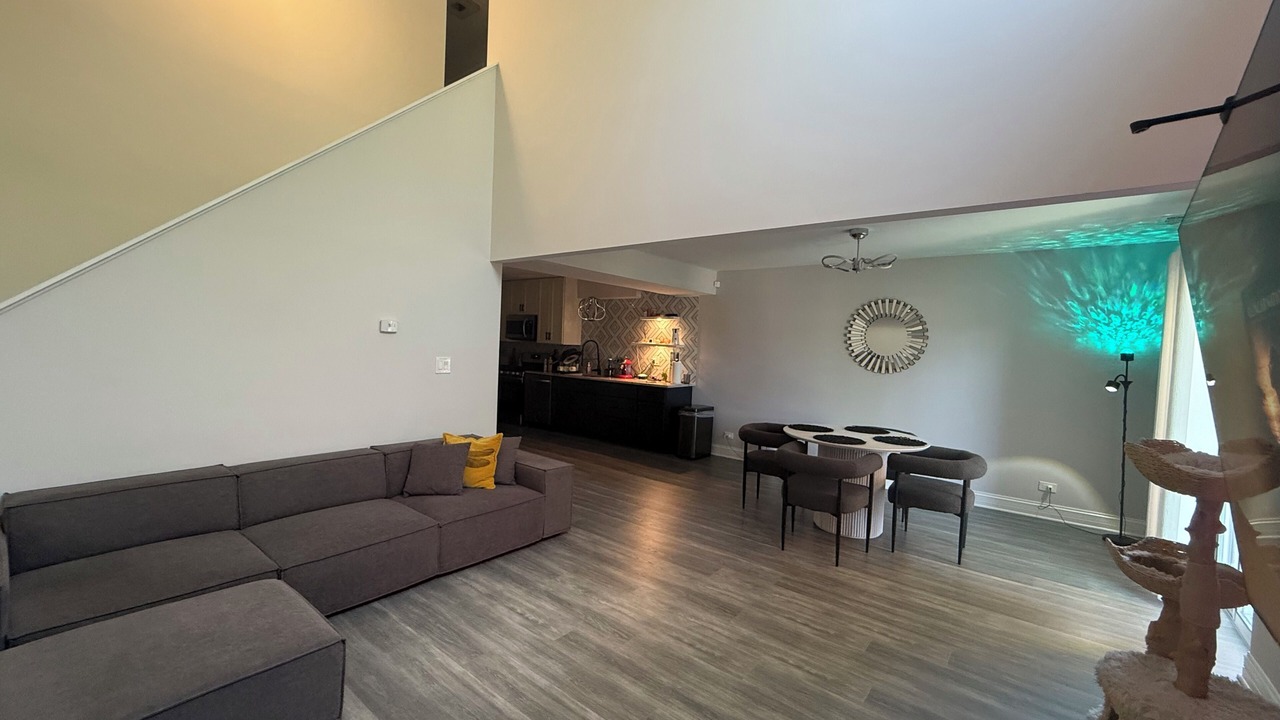 Photo of Livingroom in Westmont