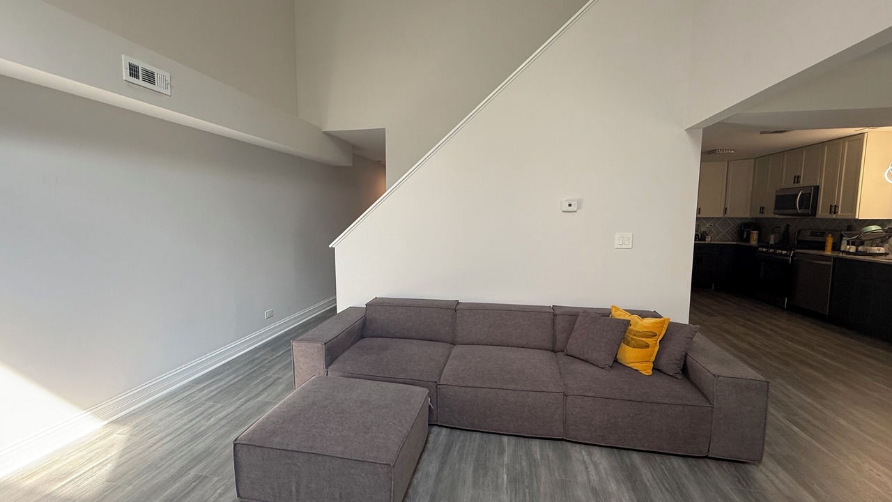 Photo of Livingroom in Westmont