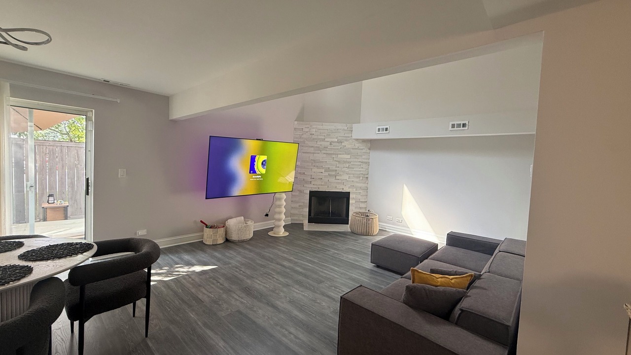 Photo of Livingroom in Westmont