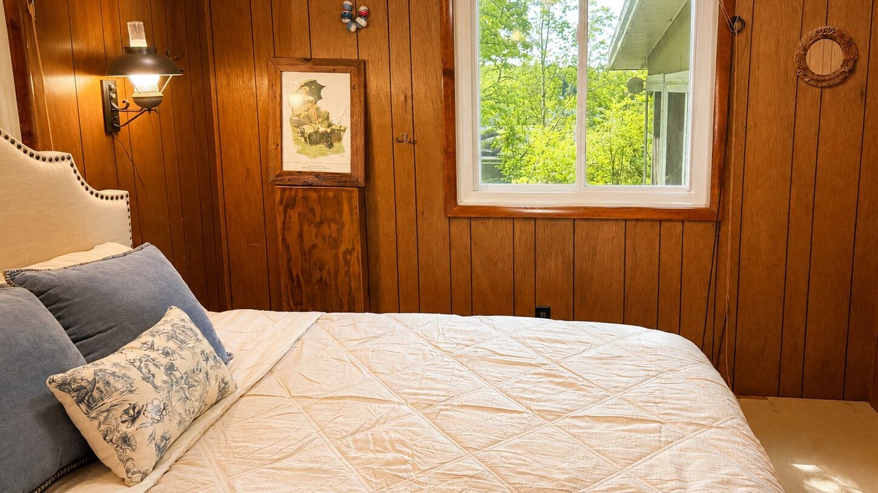 Photo of Bedroom in Manton
