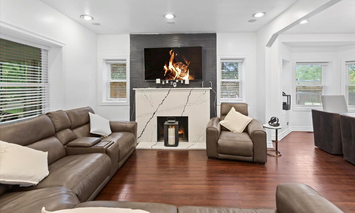Photo of Livingroom in Beverly