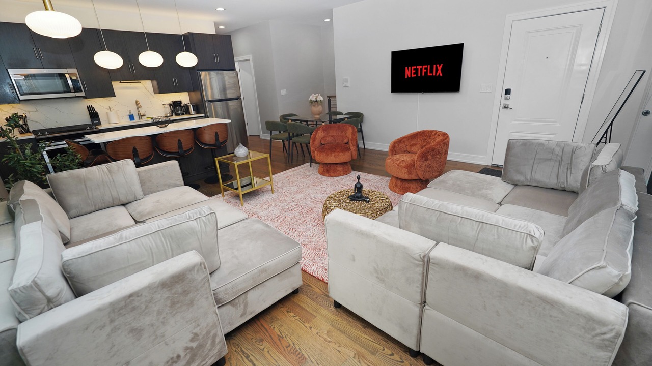Photo of Livingroom in University Village / Little Italy