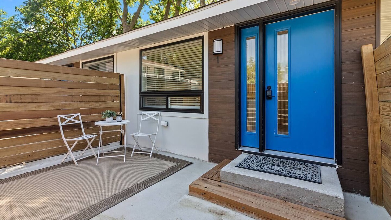 Photo of Patio Balcony in Williams Bay