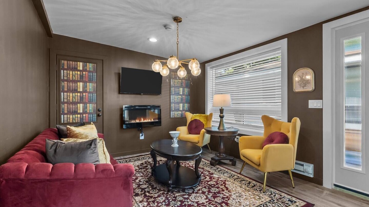 Photo of Livingroom in Williams Bay