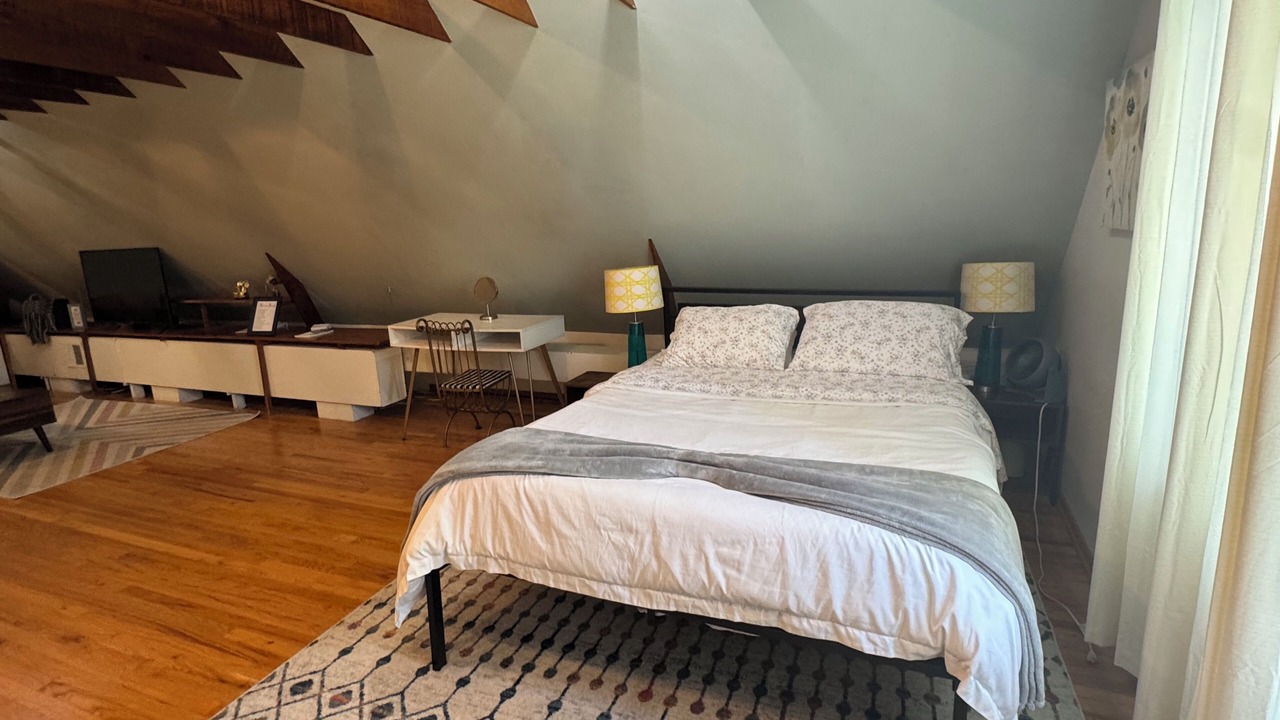 Photo of Bedroom in Wrigleyville