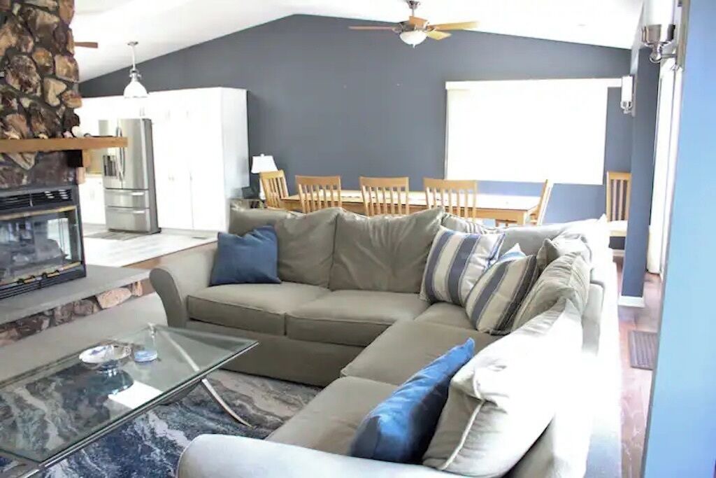 Photo of Livingroom in McHenry