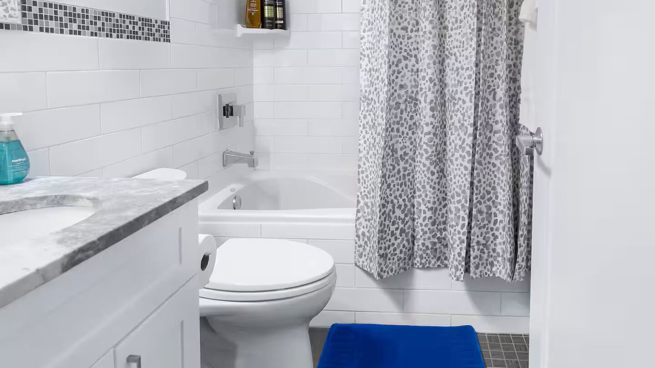 Photo of Bathroom in Near North Side