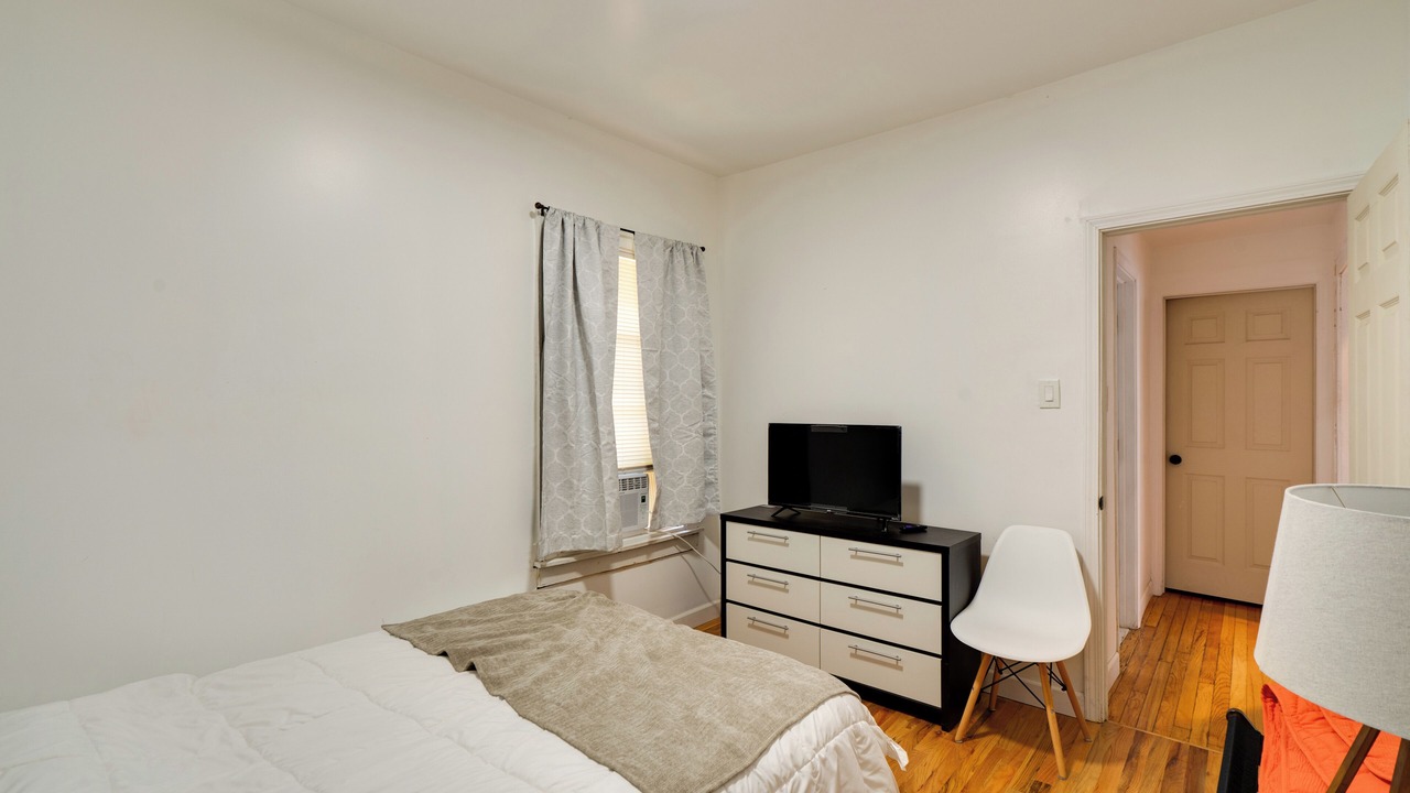 Photo of Bedroom in Greater Grand Crossing