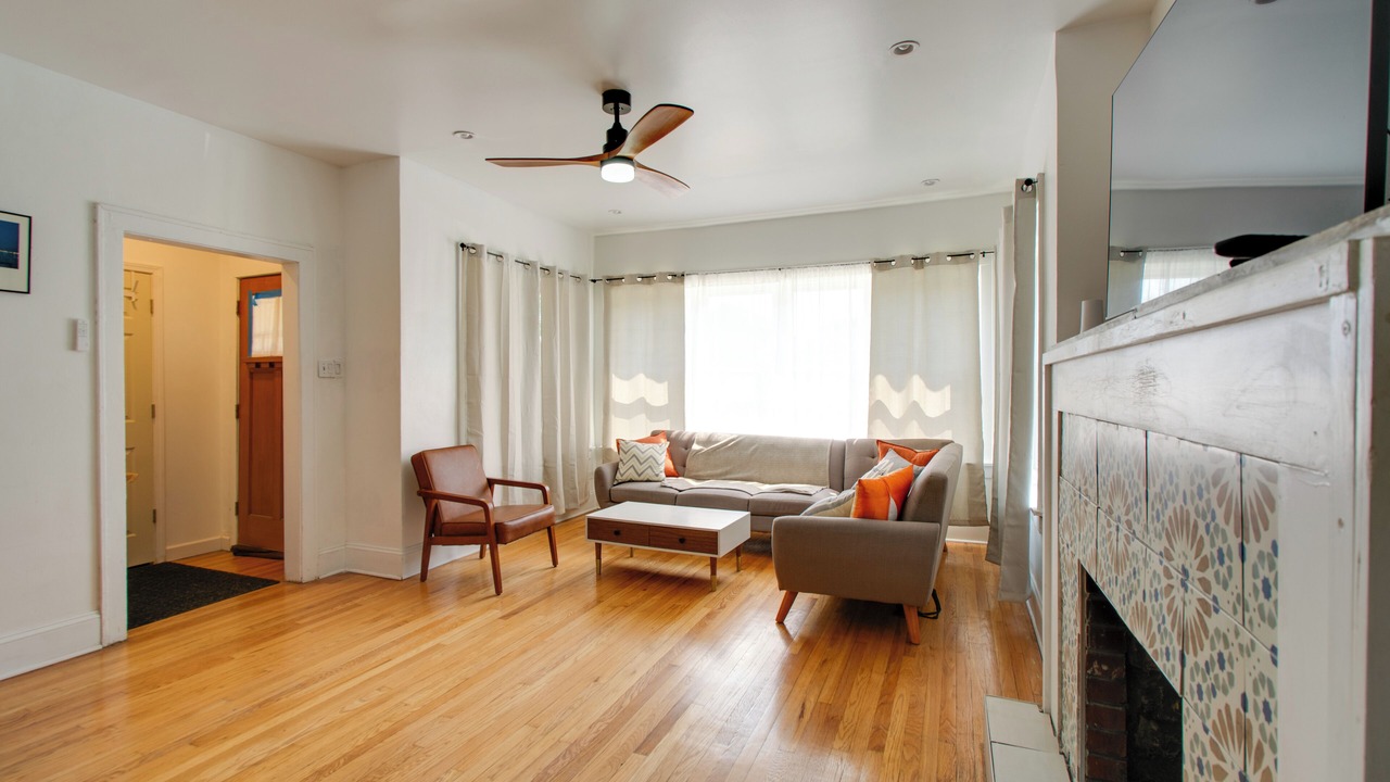Photo of Livingroom in Greater Grand Crossing