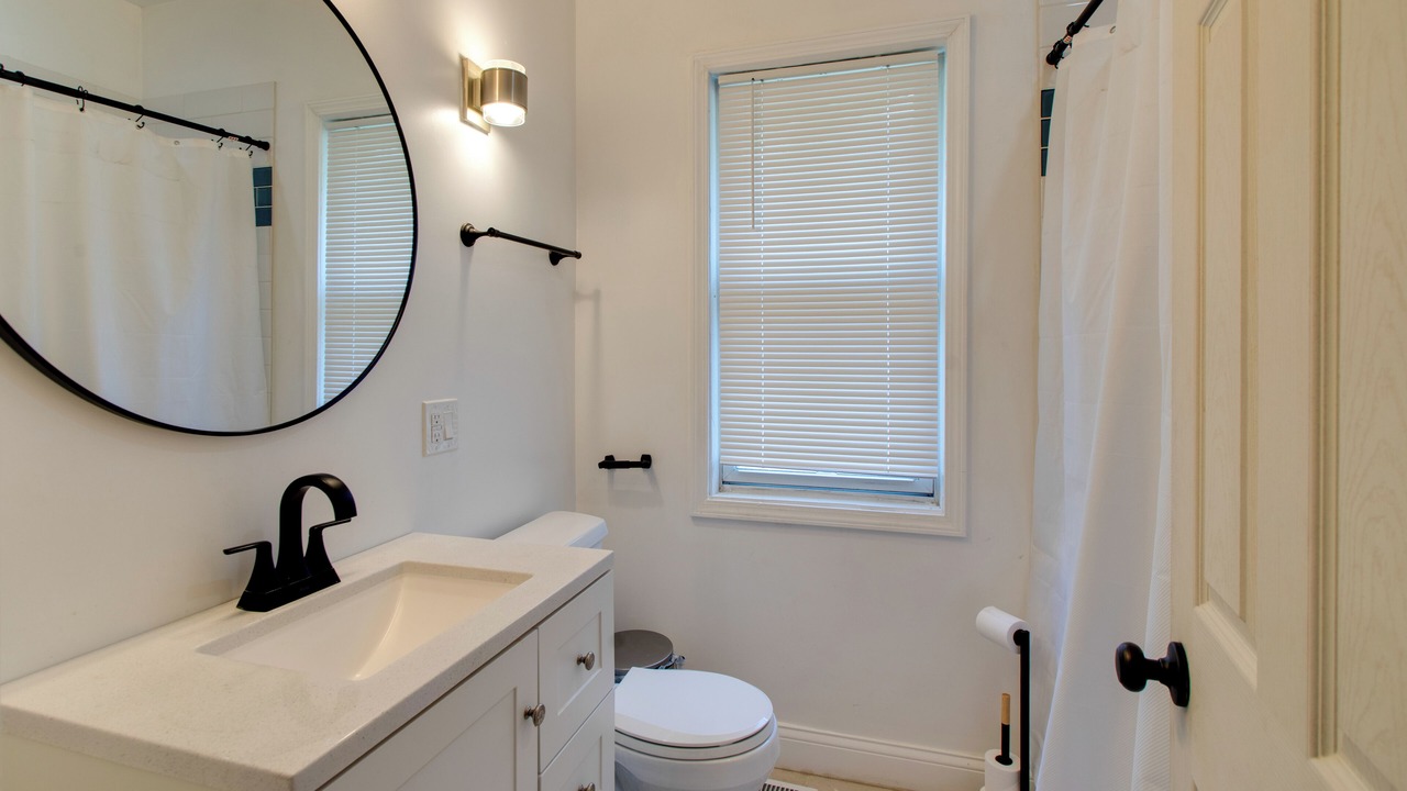 Photo of Bathroom in Greater Grand Crossing