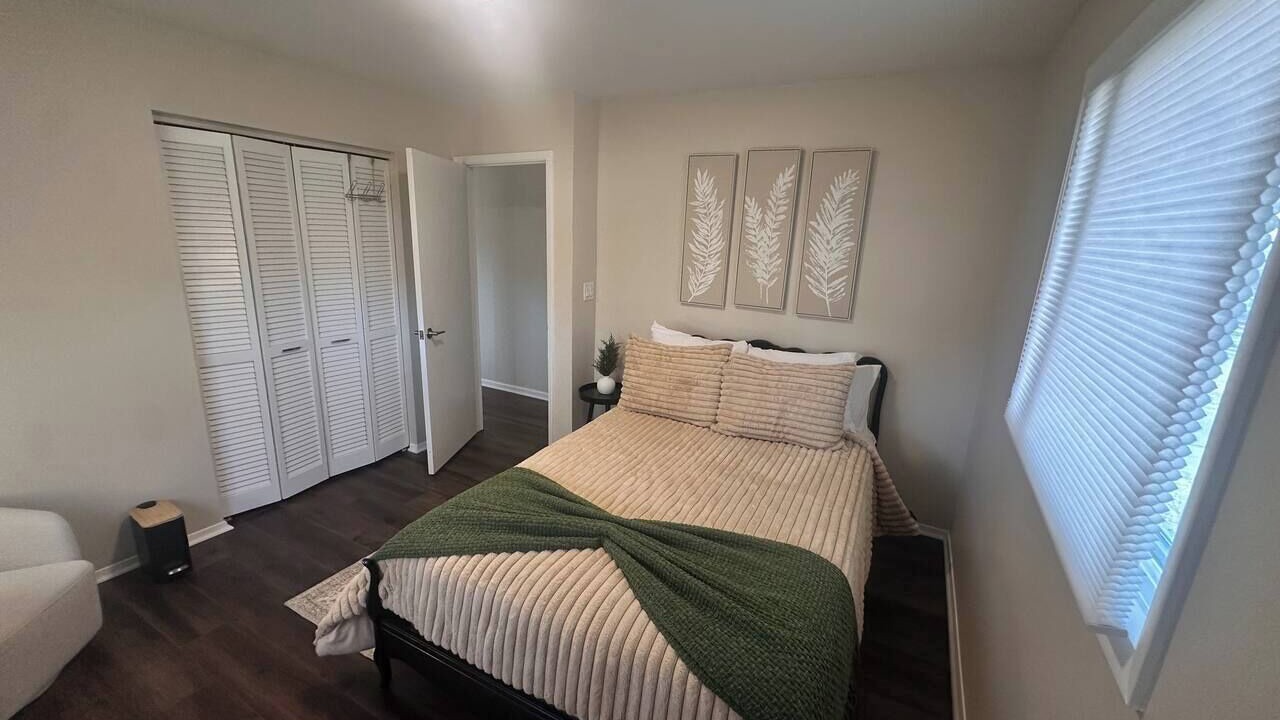 Photo of Bedroom in Waukegan