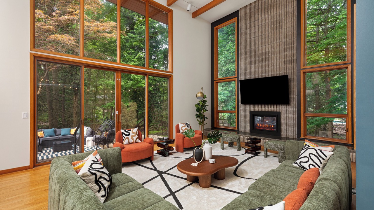 Photo of Livingroom in Norton Shores