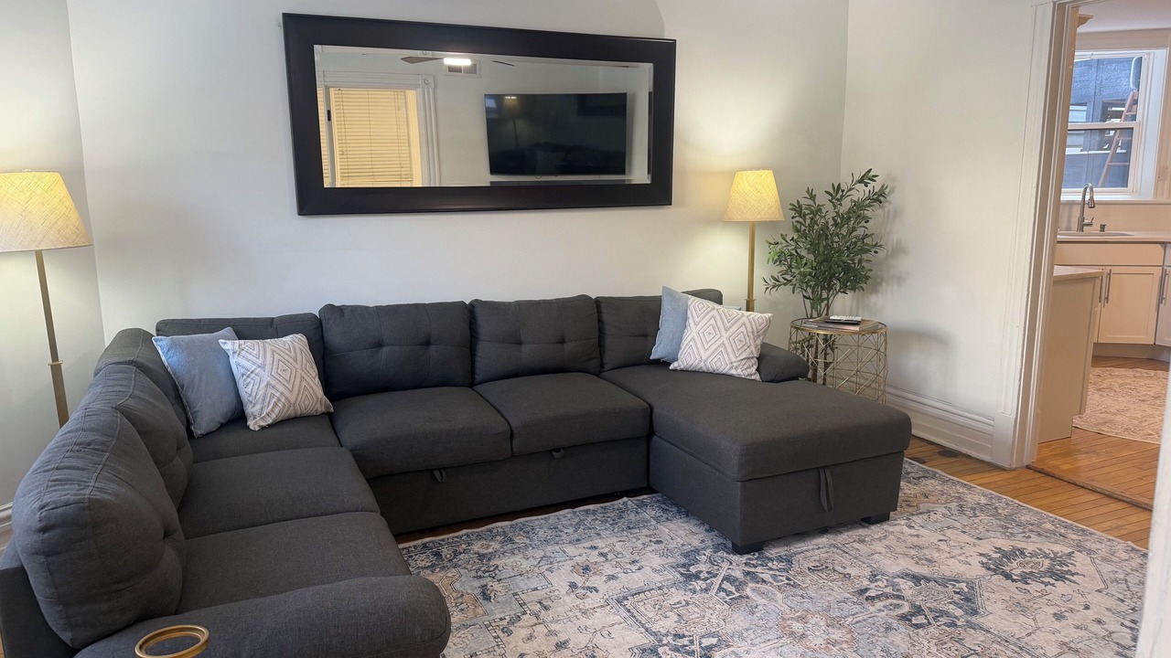 Photo of Livingroom in North Center