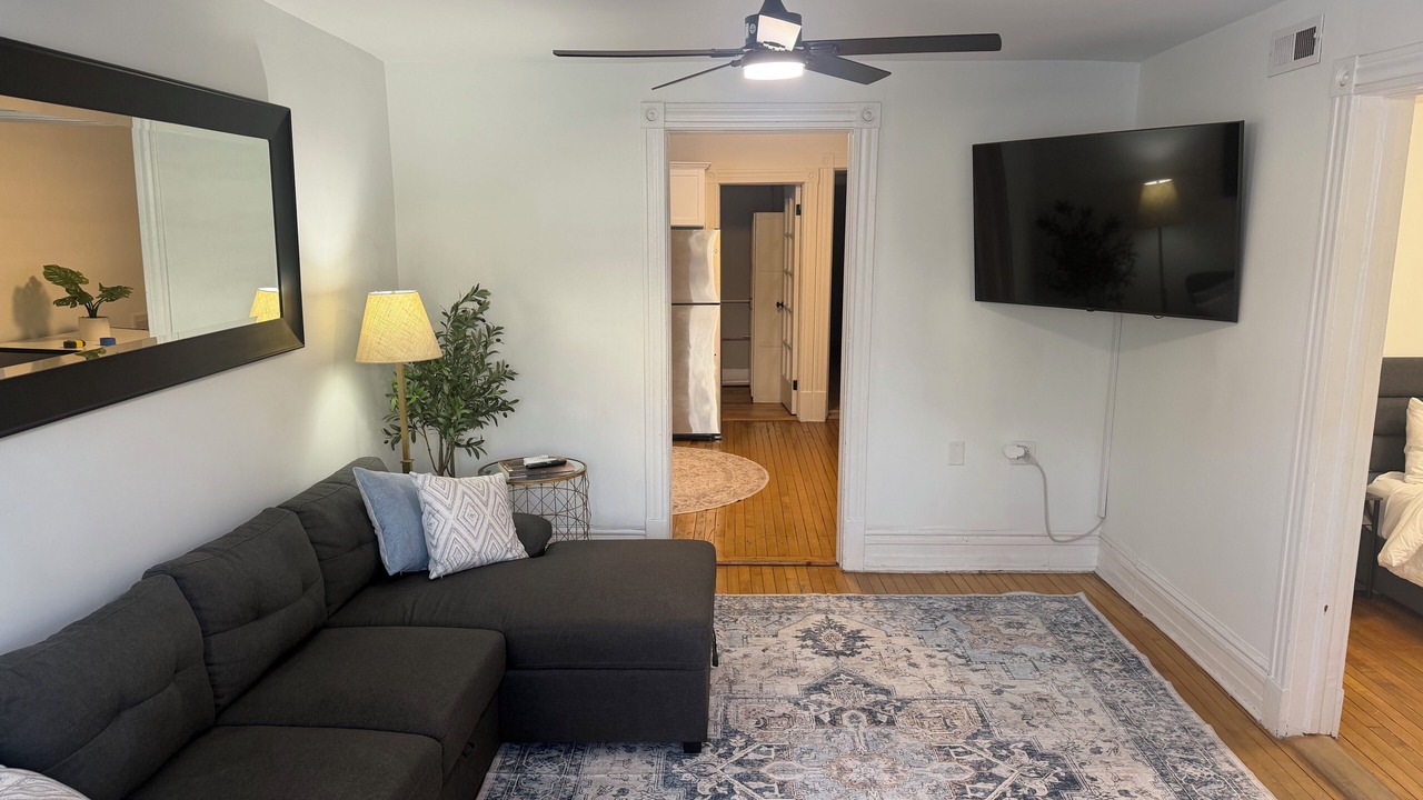 Photo of Livingroom in North Center