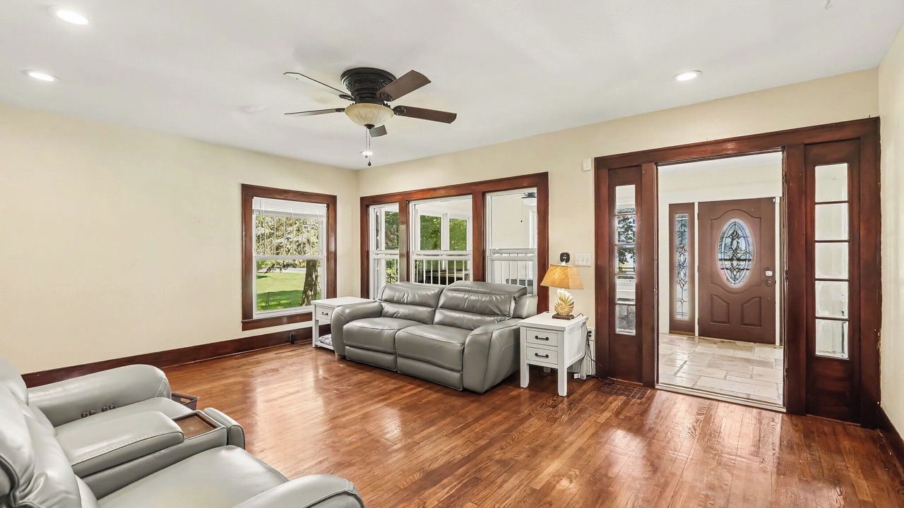 Photo of Livingroom in Whitmore Lake