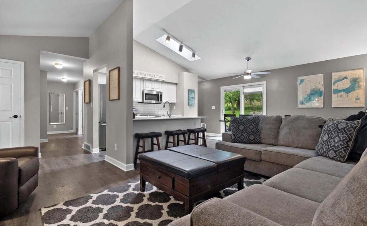 Photo of Livingroom in Williams Bay