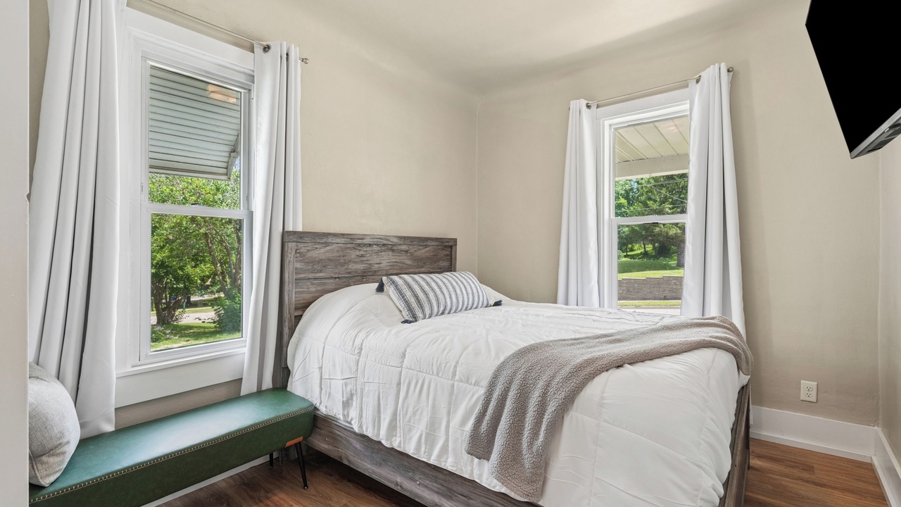 Photo of Bedroom in Central City