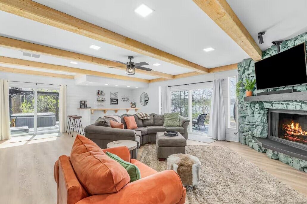 Photo of Livingroom in Commerce Township