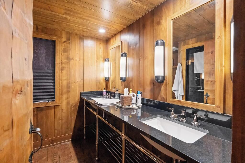 Photo of Bathroom in Bay Harbor