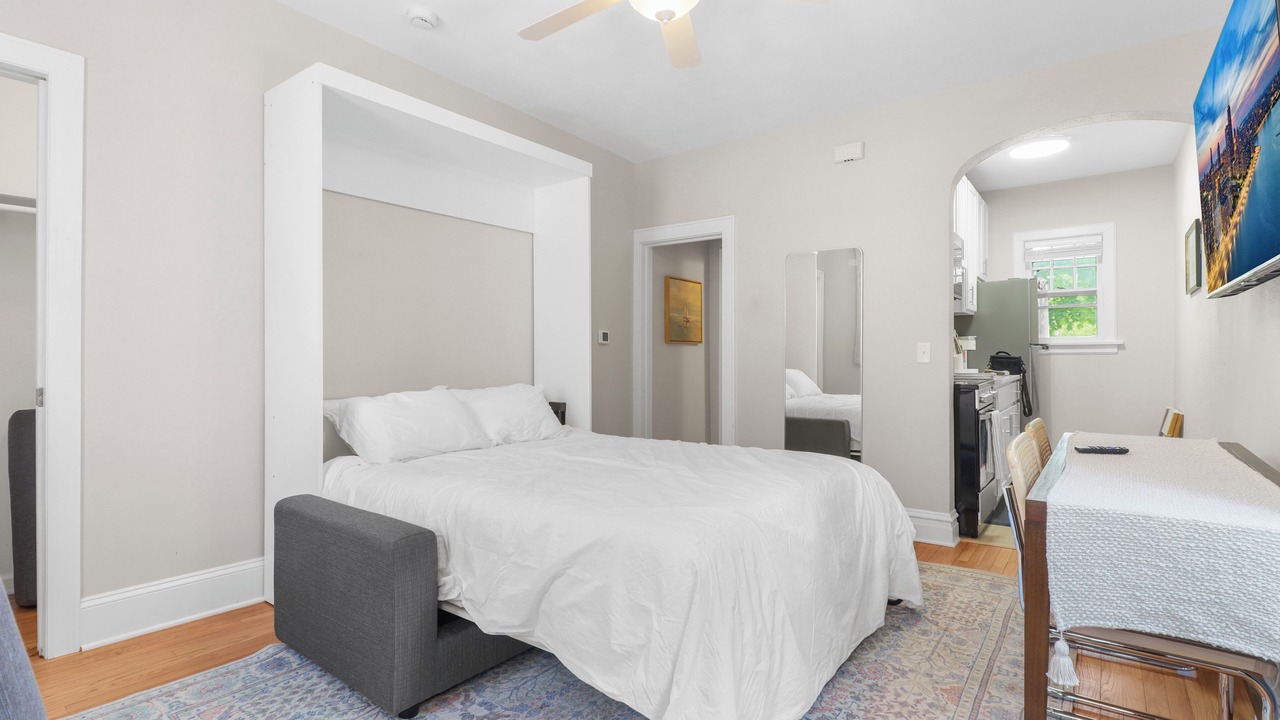 Photo of Bedroom in Lake Forest