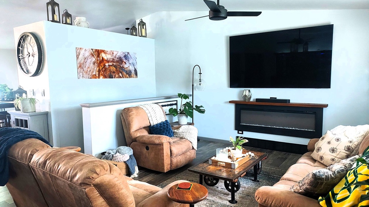 Photo of Livingroom in Ashwaubenon