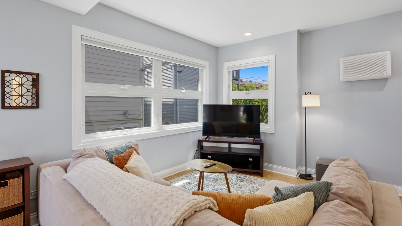 Photo of Bedroom in Andersonville