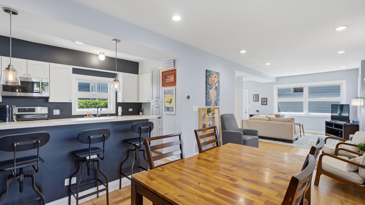 Photo of Bedroom in Andersonville
