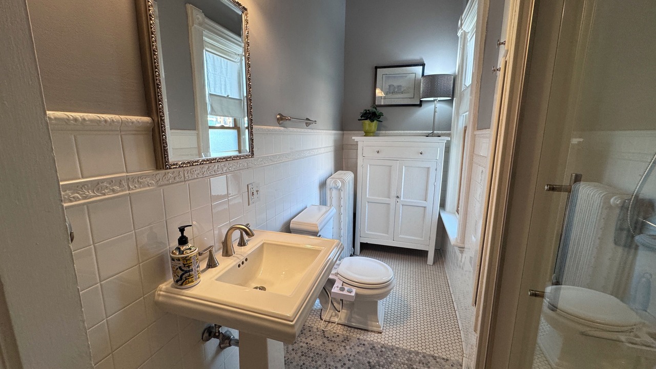 Photo of Bathroom in Oak Park