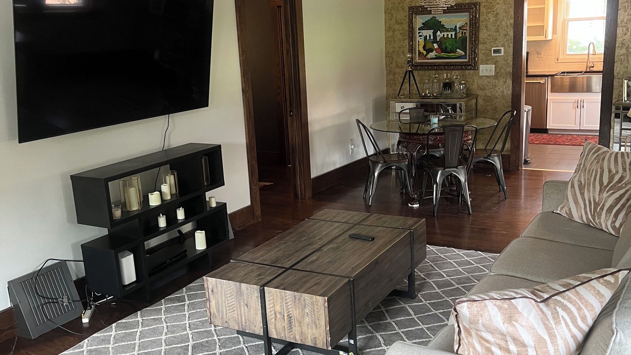 Photo of Livingroom in Aksarben - Elmwood Park