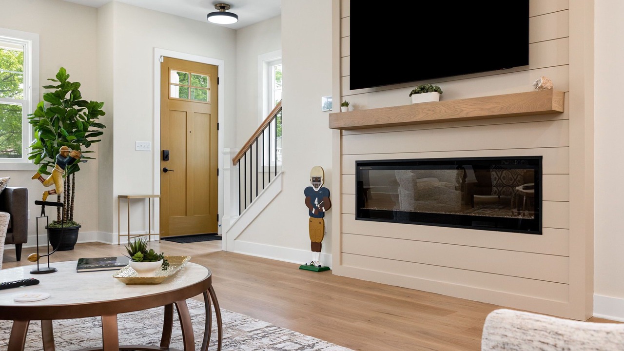 Photo of Livingroom in Wooded Estates
