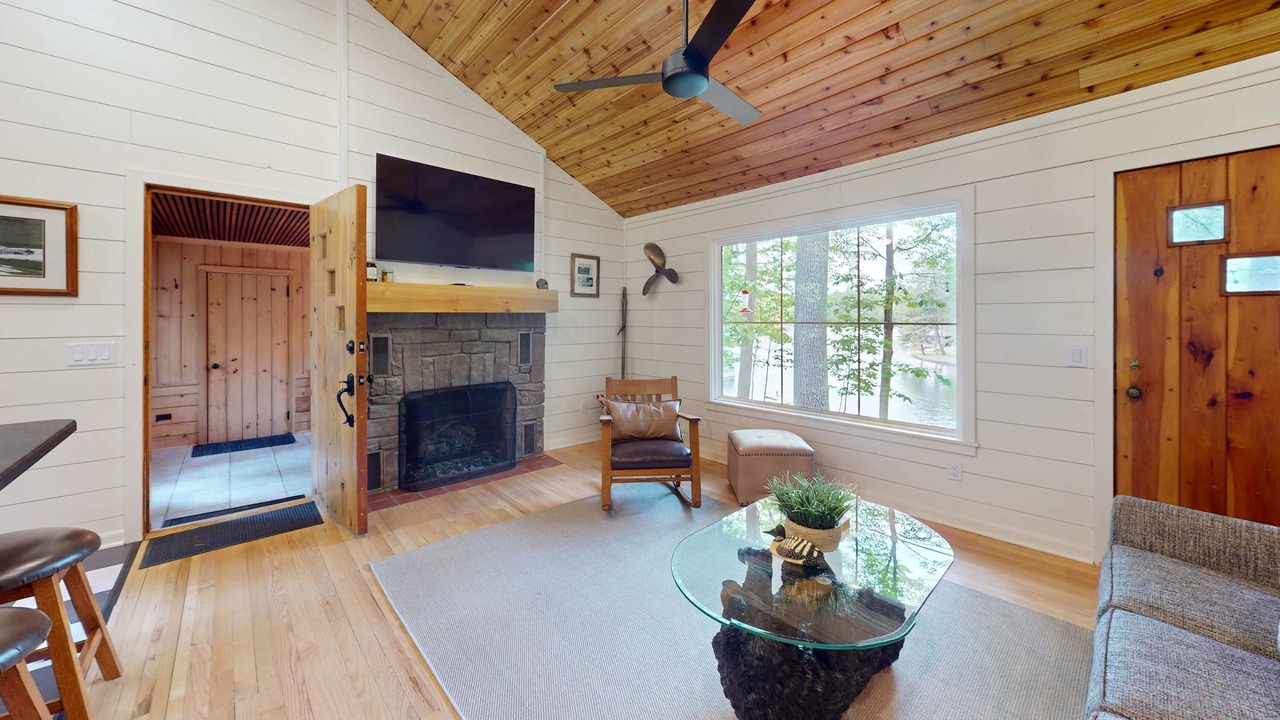 Photo of Livingroom in Manitowish Waters