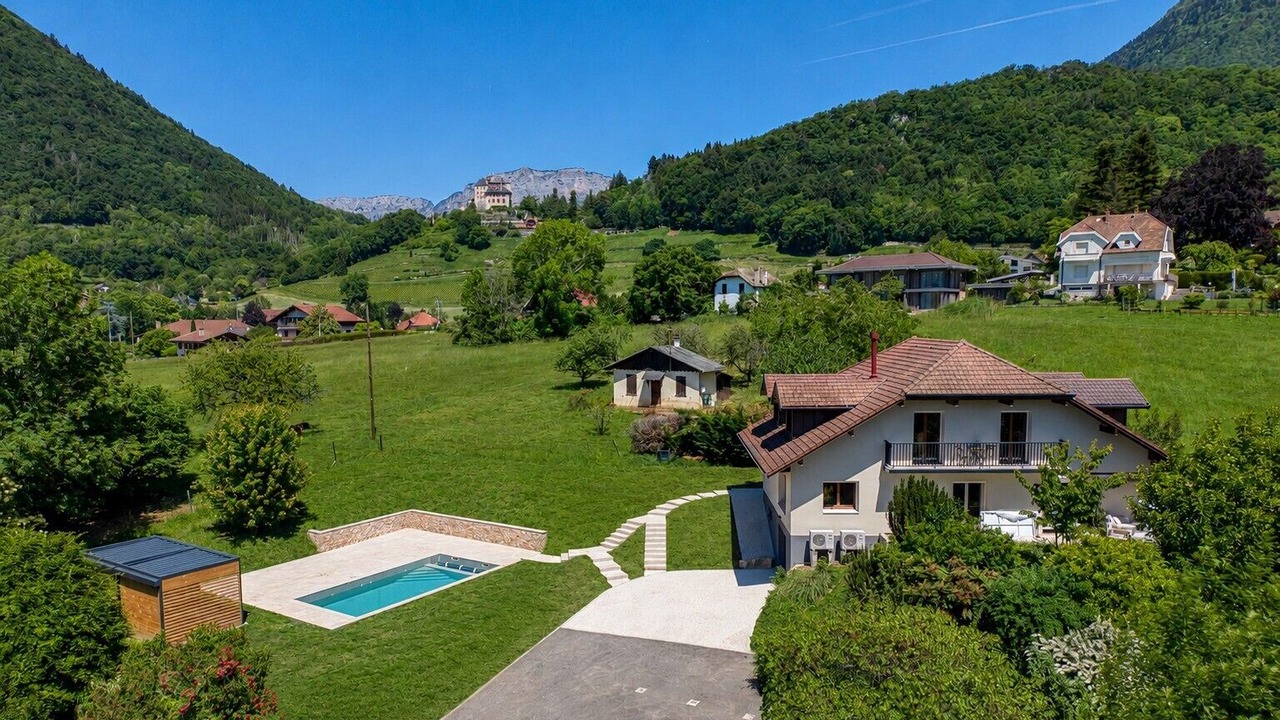 Photo of Outdoor in Menthon-Saint-Bernard