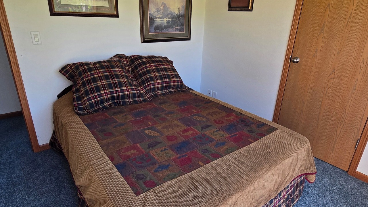 Photo of Bedroom in Allouez