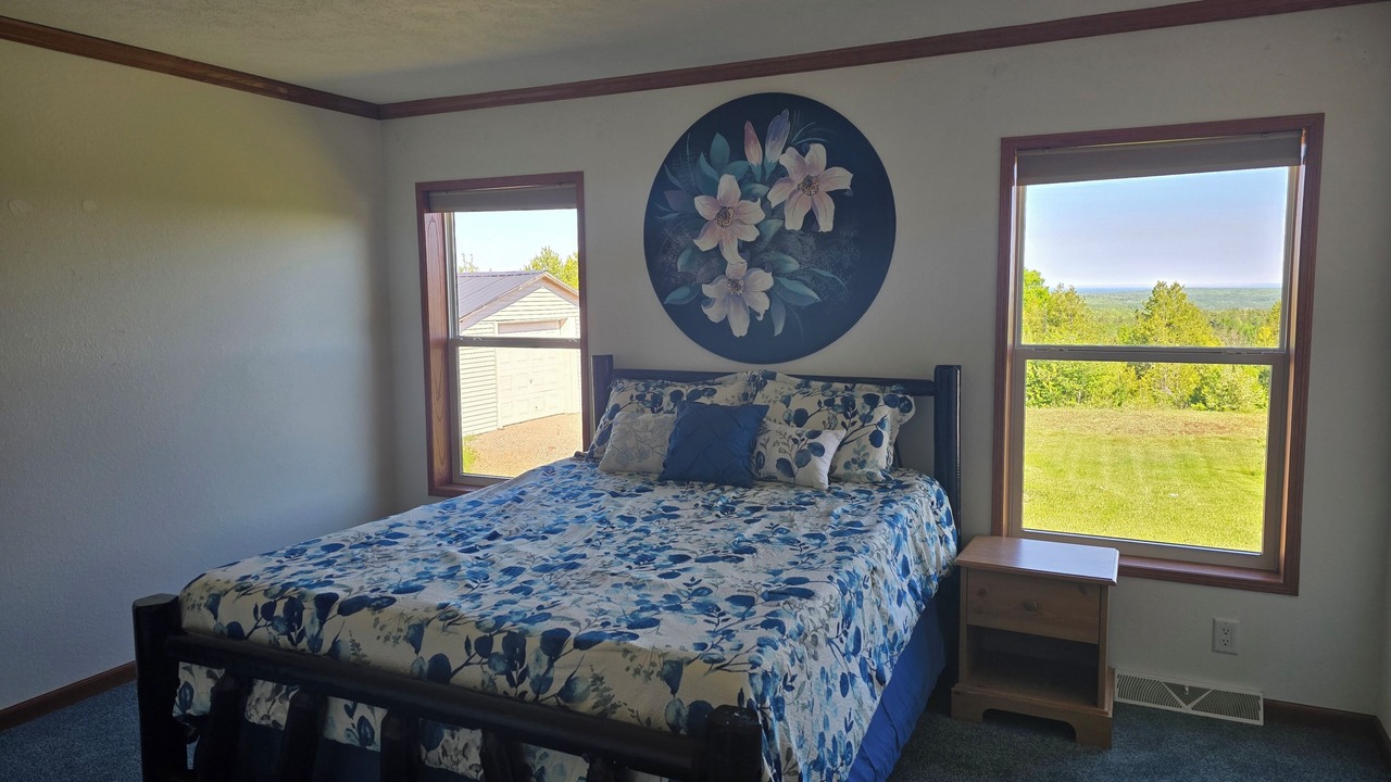 Photo of Bedroom in Allouez