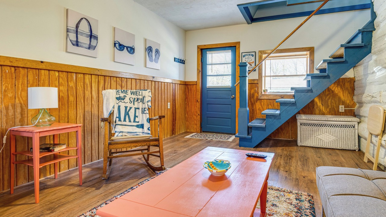 Photo of Livingroom in Monticello
