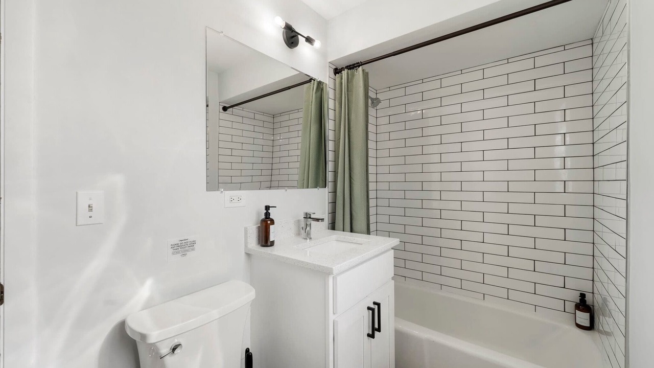 Photo of Bathroom in Lombard
