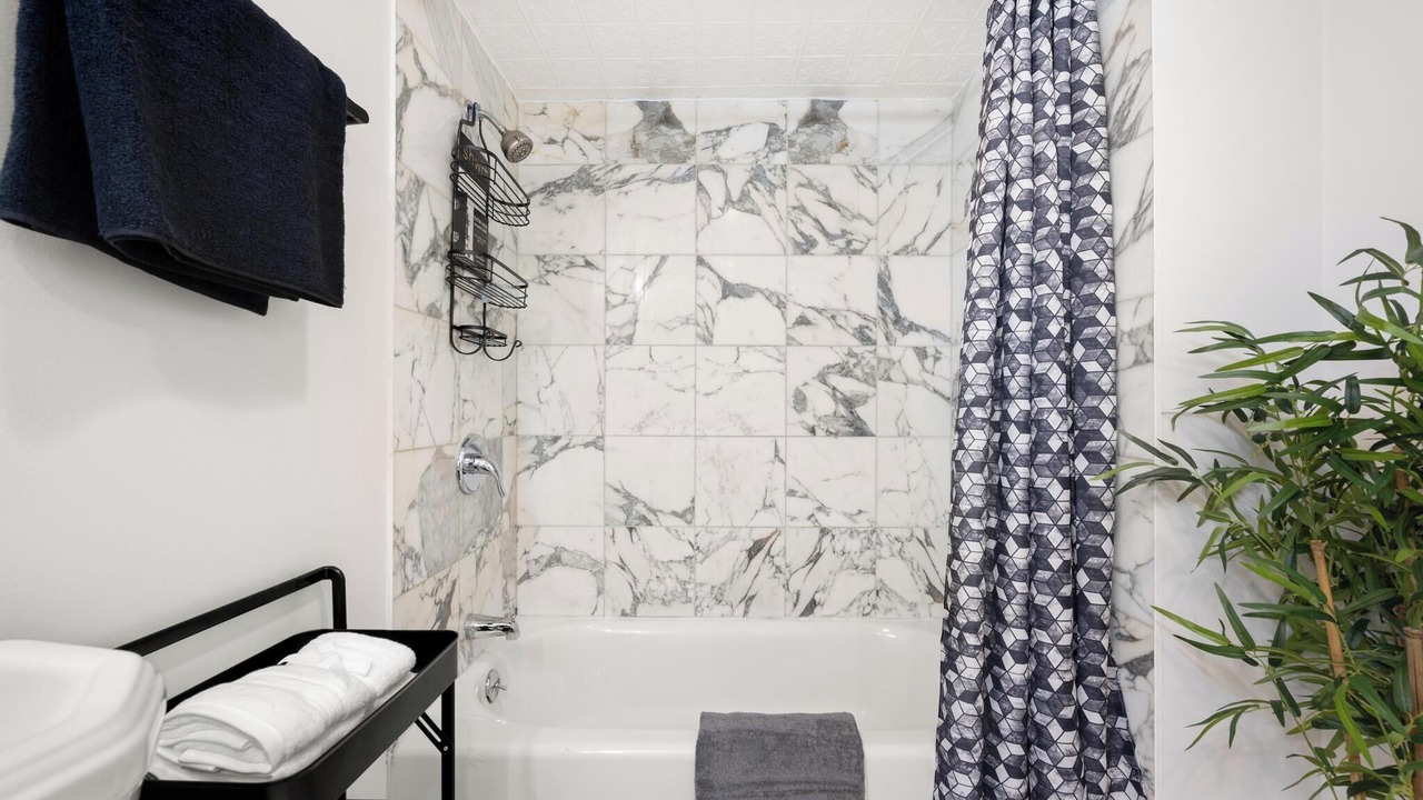 Photo of Bathroom in Lakeview